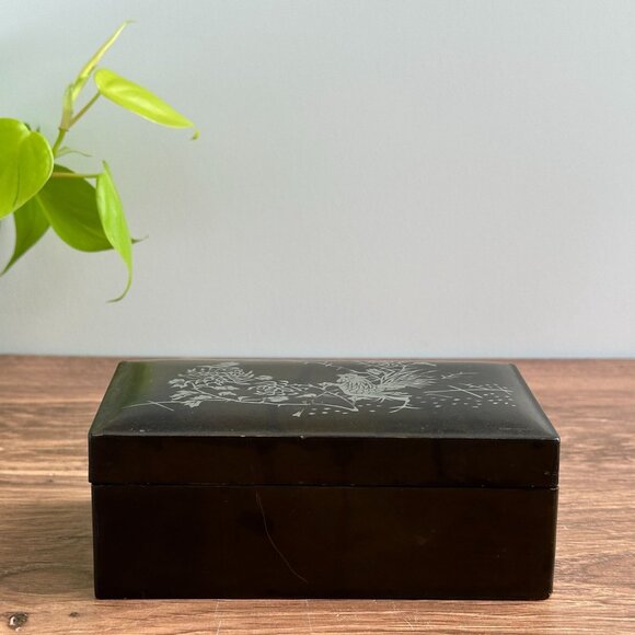 Vintage Chinese Lacquer Box, Men's Jewelry Storage - Picture 5 of 15